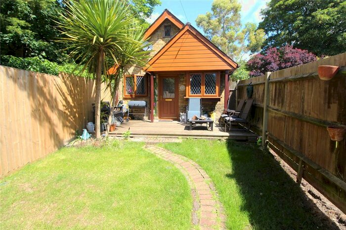 1 Bedroom Detached House For Sale In Vicarage Road, Halling, Rochester, Kent, ME2
