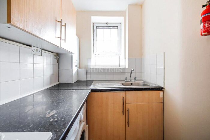 2 Bedroom Flat To Rent In Corry House, Wades Place, London, E1