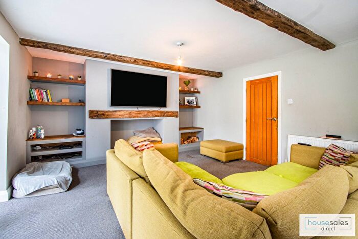 3 Bedroom Semi-Detached House For Sale In Foxholes Lane, Normanton, WF6