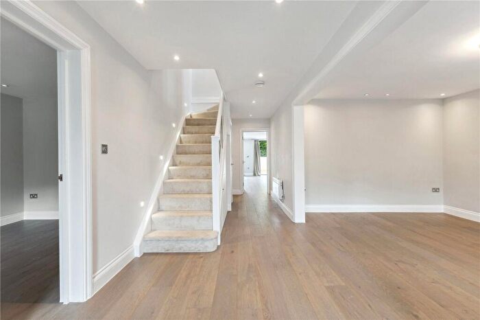 5 Bedroom Detached House For Sale In Sandy Lane, Chobham, Surrey, GU24
