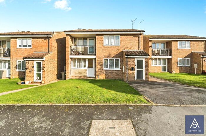 2 Bedroom Maisonette For Sale In York Drive, Brackley, Northamptonshire, NN13