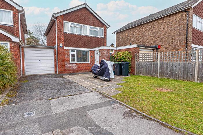 3 Bedroom Link Detached House For Sale In Heathfield Road, West Moors, Ferndown, BH22