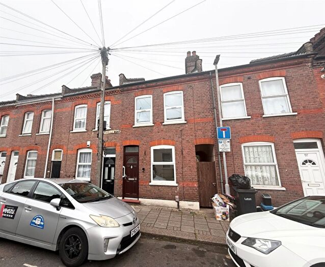 2 Bedroom Terraced House For Sale In Highbury Road, Luton, LU3