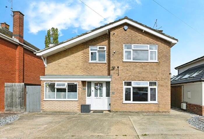 4 Bedroom Detached House For Sale In Lancaster Drive, Long Sutton, PE12