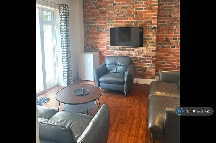 5 Bedroom Semi Detached House To Rent In Bevendean Crescent, Brighton, BN2