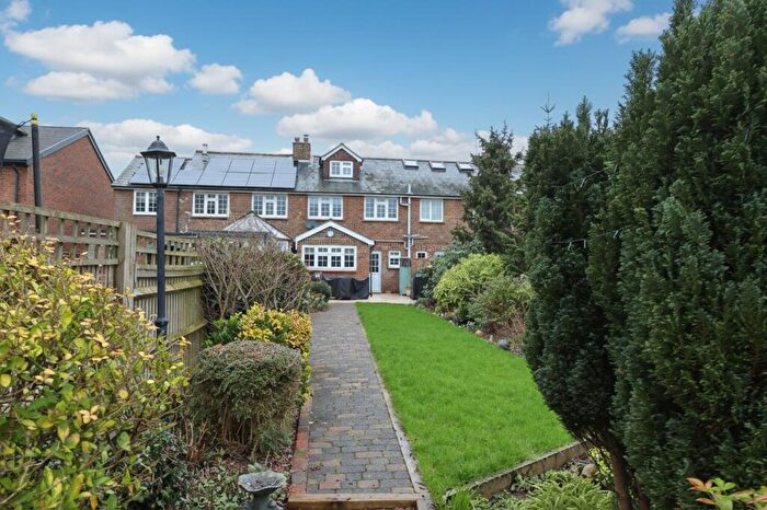 3 Bedroom Cottage For Sale In Jobs Lane, Sayers Common, BN6