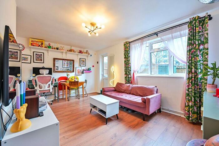 2 Bedroom Flat For Sale In Bethwin Road, Camberwell, London, SE5