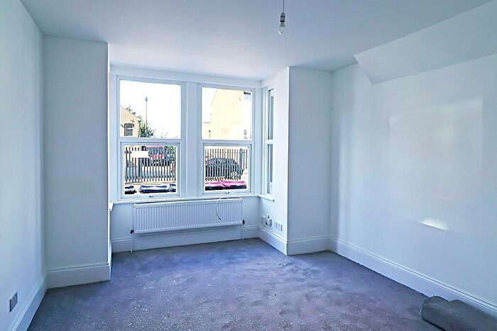 1 Bedroom Apartment To Rent In Westborough Road, Westcliff-On-Sea, SS0