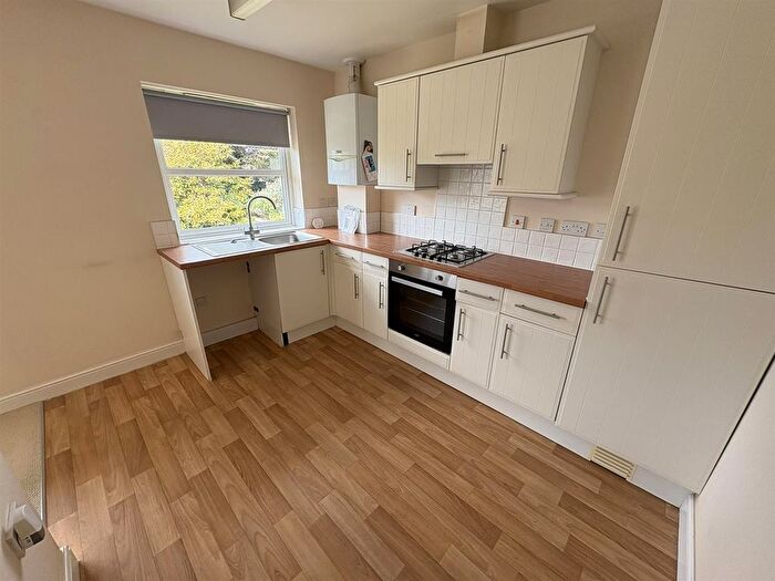2 Bedroom Flat To Rent In Broadway, Sandown, PO36