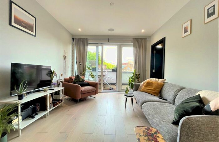 1 Bedroom Apartment To Rent In Peckham Road, Camberwell, London, SE5