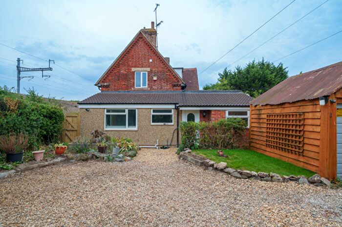 4 Bedroom Semi Detached House To Rent In Shrivenham Road, South Marston, SN3