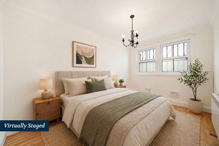 1 Bedroom Flat For Sale In Roman Road, Bow, E3