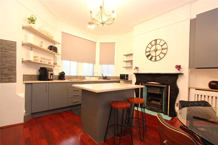 3 Bedroom Apartment For Sale In Hillfield Park, London, N10
