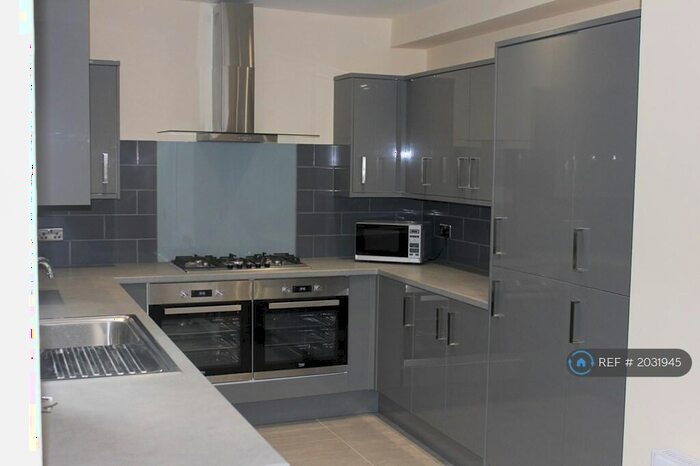 6 Bedroom Terraced House To Rent In Deramore Street, Manchester, M14