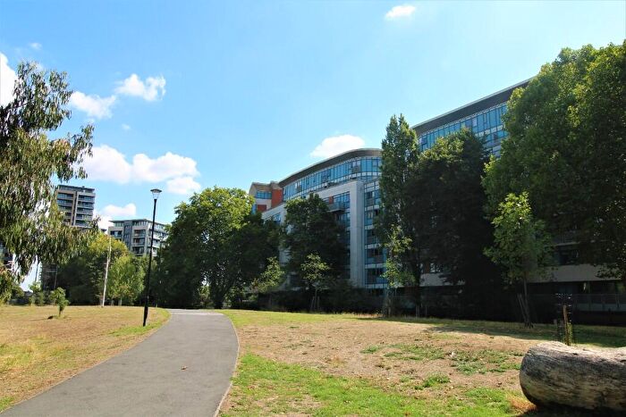 2 Bedroom Apartment To Rent In Ratthnew Cout, Meath Crescent, London, E2