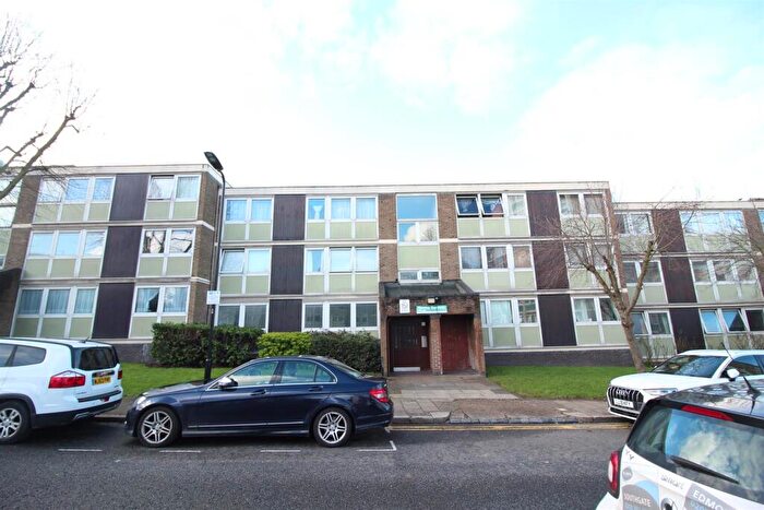 3 Bedroom Flat To Rent In Rowley Gardens, Finsbury Park, N4
