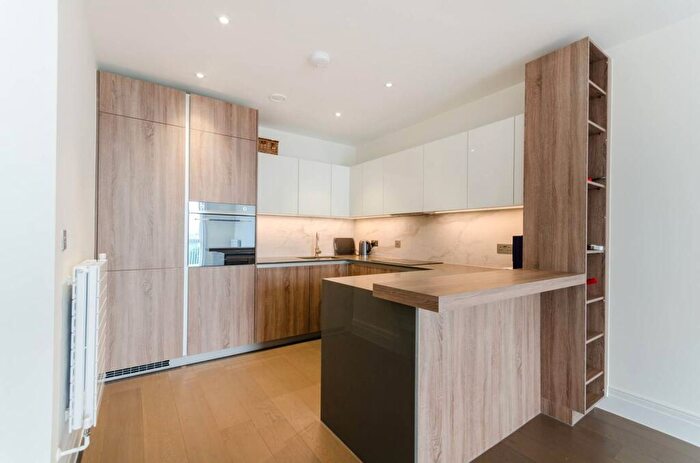 2 Bedroom Flat To Rent In Queenshurst Square, Kingston, Kingston Upon Thames, KT2