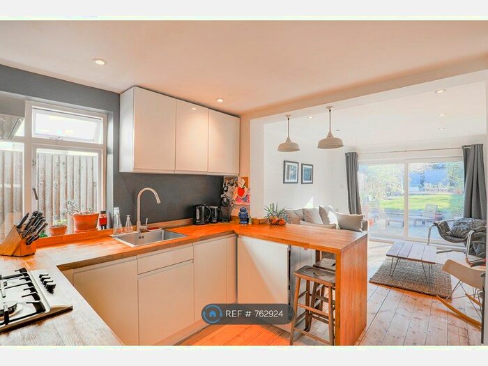 2 Bedroom Flat To Rent In Ground Floor, London, SE22