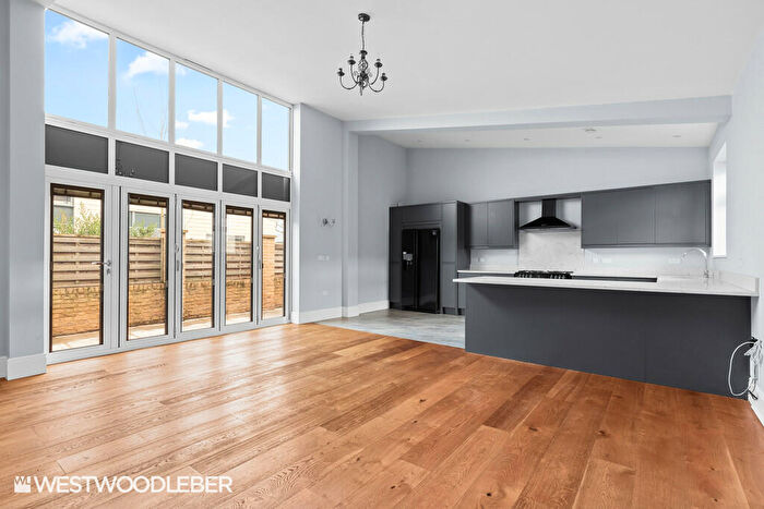 2 Bedroom Barn Conversion To Rent In Mangrove Lane, Hertford, SG13