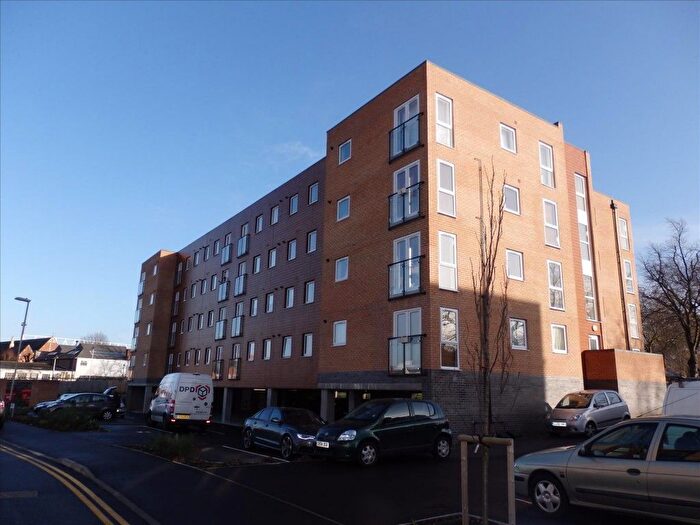 2 Bedroom Flat To Rent In Pavilion Close, Leicester, LE2