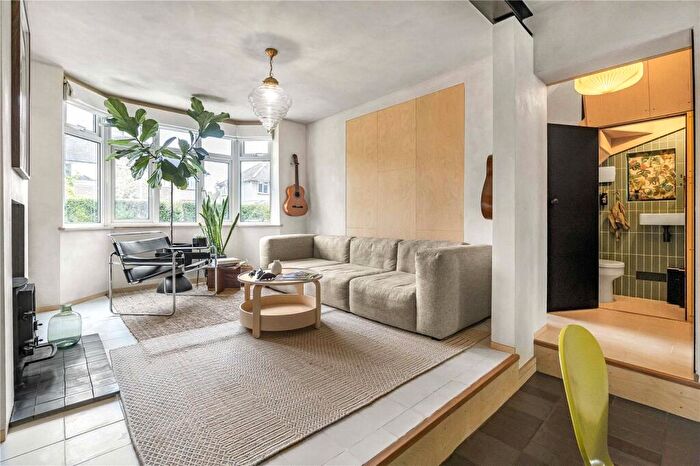 Semi-Detached House To Rent In Short Let: -bedroom, Semi-detached Home Near Oxford, OX2