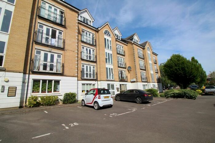 2 Bedroom Flat To Rent In Beverley Mews, Crawley, RH10