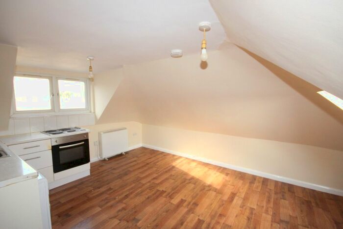 2 Bedroom Flat To Rent In Calder Road, Allington, ME14