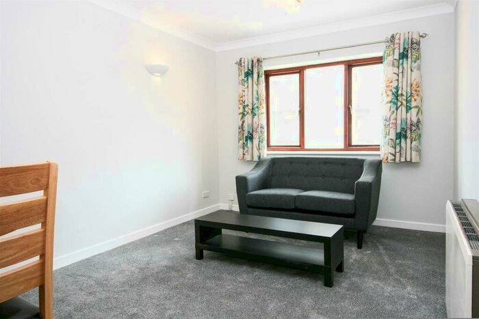 1 Bedroom Apartment To Rent In Queens Court, Bridge Street, B1