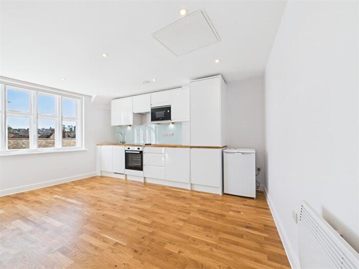 1 Bedroom Flat To Rent In Bucklersbury, Hitchin, SG5
