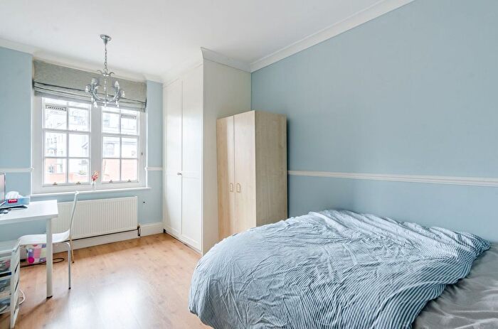 2 Bedroom Flat To Rent In Erasmus Street, Pimlico, London, SW1P