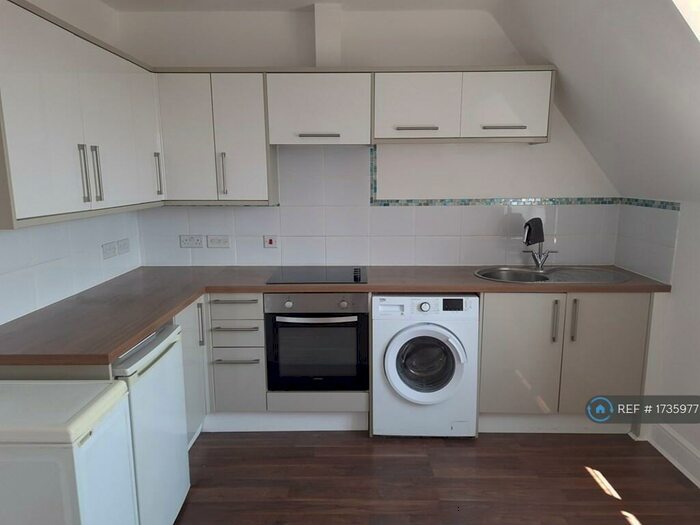 2 Bedroom Flat To Rent In Portchester, Fareham, PO16