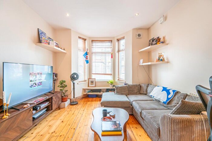 1 Bedroom Flat For Sale In Napier Road, NW10