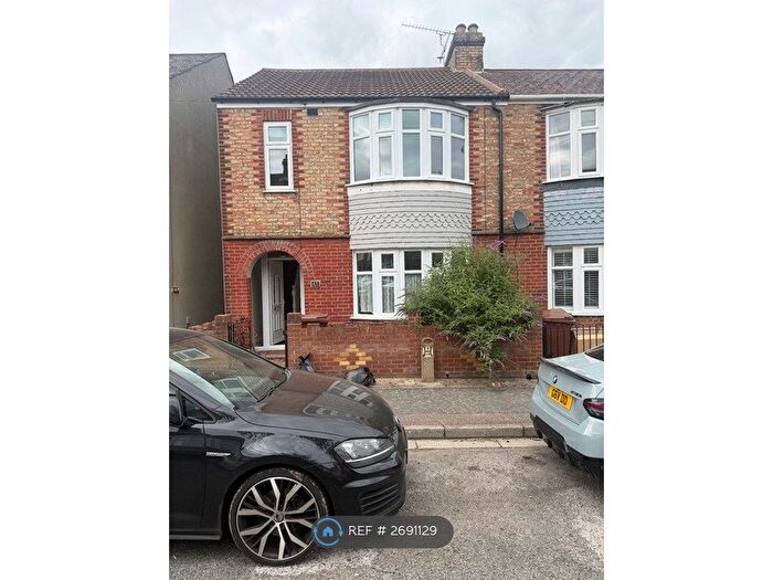 3 Bedroom Terraced House To Rent In Larkfield Avenue, Gillingham, ME7