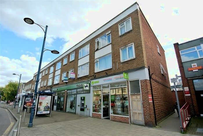 2 Bedroom Flat To Rent In Station Road, Addlestone, KT15