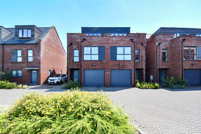 3 Bedroom Semi-Detached House To Rent In Perne Close, Cambridge, CB1