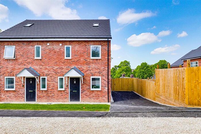 3 Bedroom Semi Detached House For Sale In Broadleaf Drive, Bakersfield, NG3