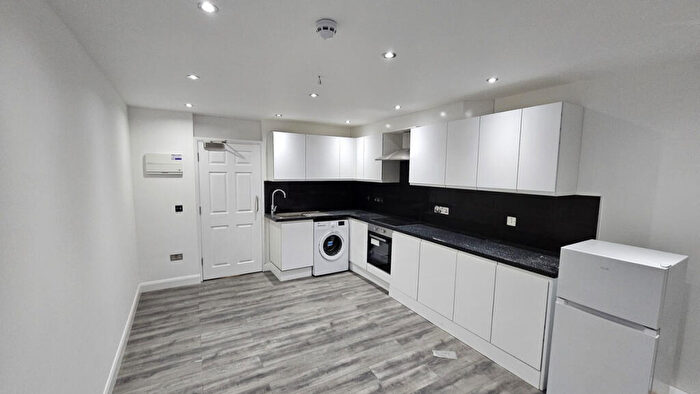 1 Bedroom Flat To Rent In London Road, Morden, SM4