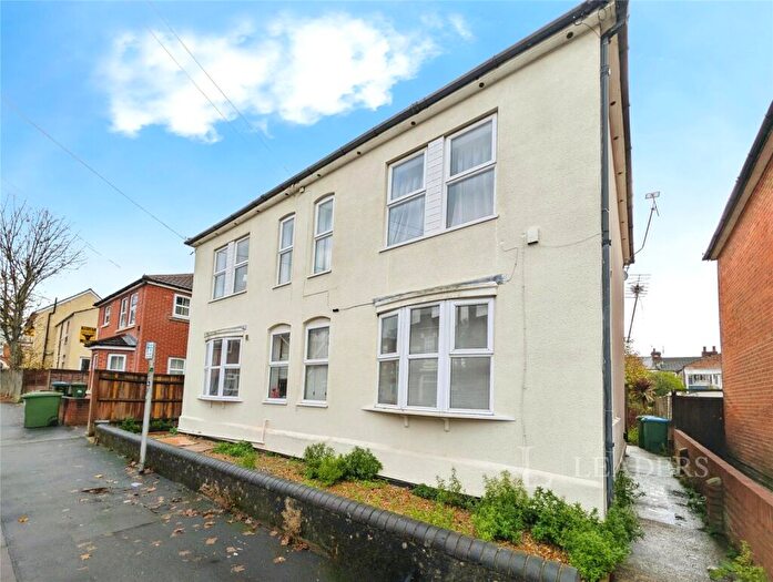 2 Bedroom Apartment For Sale In Cromwell Road, Southampton, Hampshire, SO15