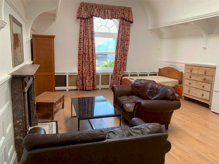 1 Bedroom Flat To Rent In Wood Lane, Iver, SL0