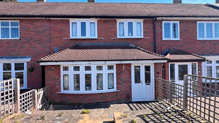 3 Bedroom Terraced House To Rent In North Close, Chigwell, IG7