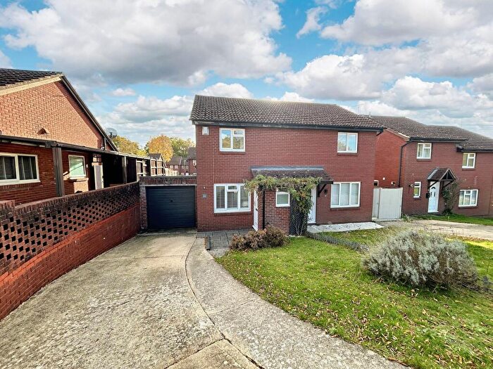 3 Bedroom Semi-Detached House For Sale In Cordelia Close, Dibden, SO45