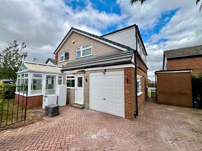 4 Bedroom Detached House To Rent In Holt Walk, Leeds, LS16
