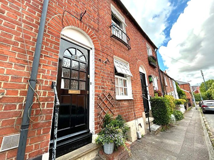 2 Bedroom Terraced House To Rent In St. Johns Hill, Reading, Berkshire, RG1