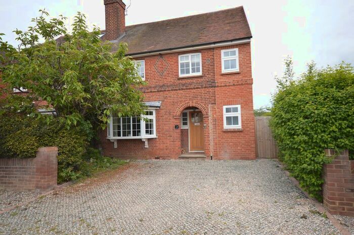 3 Bedroom Semi-Detached House To Rent In Avenue Road, Chelmsford, CM2