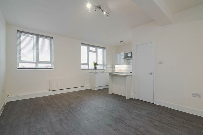 1 Bedroom Flat To Rent In Sheen Lane, SW14