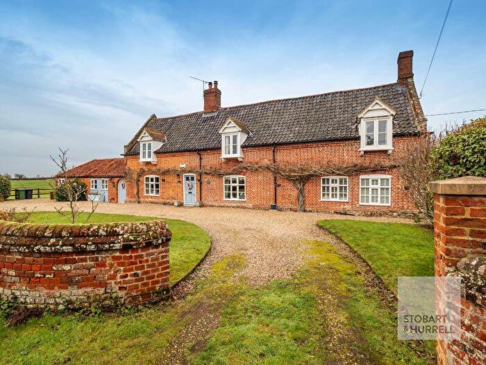 7 Bedroom Farm House For Sale In Lilac Farmhouse, Long Common Road, Swanton Abbott, Norfolk, NR10