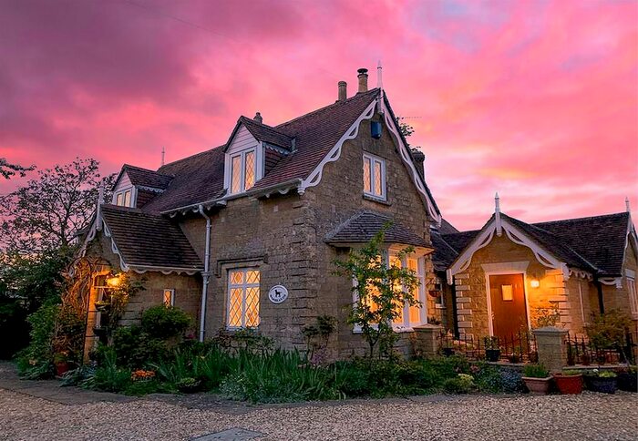 4 Bedroom Detached House For Sale In Church Way, Whittlebury, Towcester, NN12