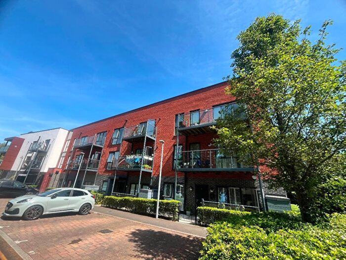 2 Bedroom Flat For Sale In Flat, Thistle House, Romford, RM3
