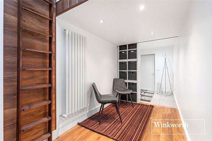 2 Bedroom Flat To Rent In Abercorn Road, Mill Hill East, London, NW7