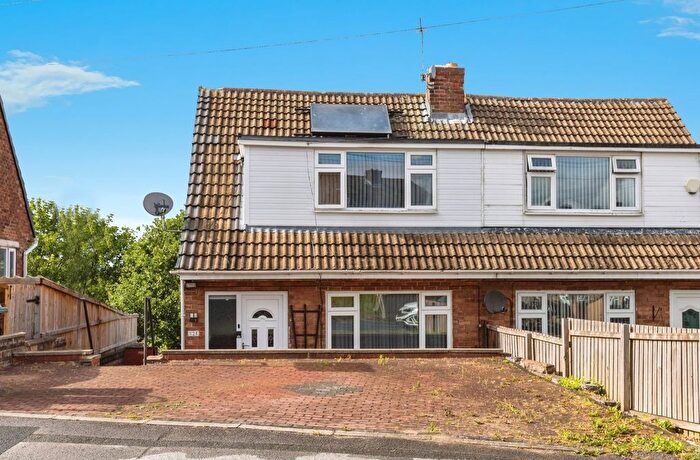 3 Bedroom Semi-Detached House For Sale In Park Croft, Batley, WF17